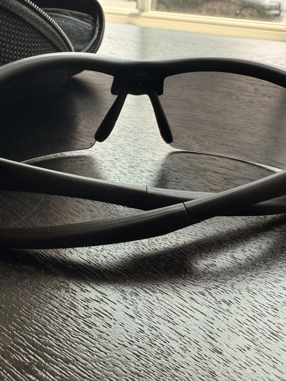Tifosi Sunglass with Hard Case and Spare Lenses - Black
